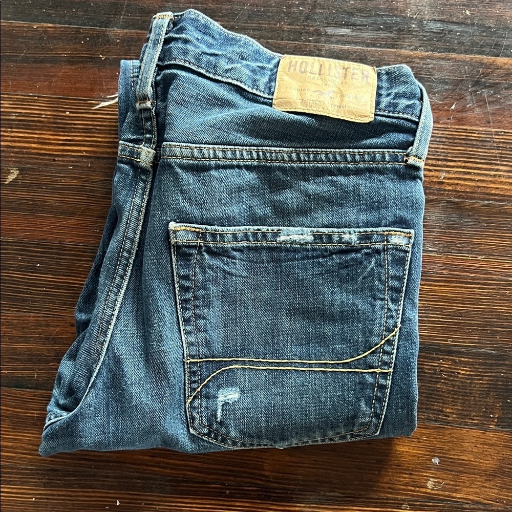 Hollister California Trading Company Distressed Jeans 32